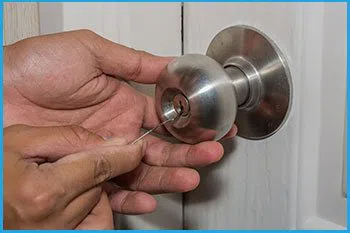 Lock Locksmith Services Arlington, TX 817-357-4845 - 14-unlock-door